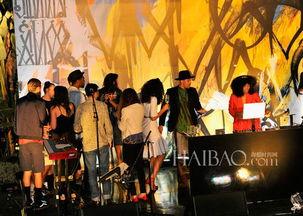 笑匠站出来：LGBTQ 庆祝派对